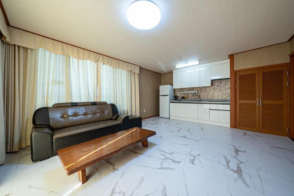 Oceanview Resortel Boryeong Exterior photo