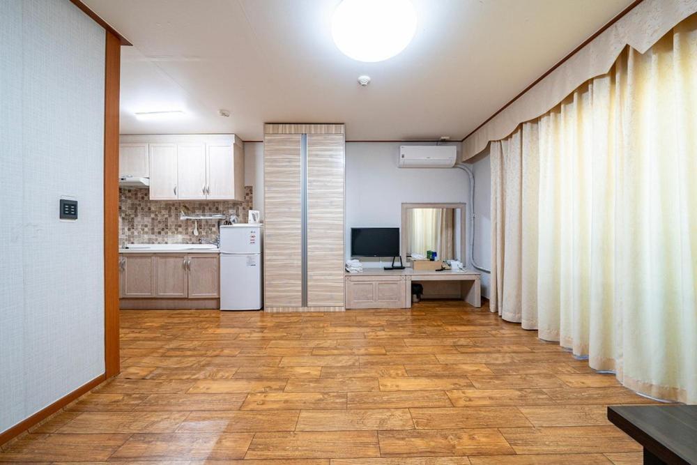 Oceanview Resortel Boryeong Exterior photo