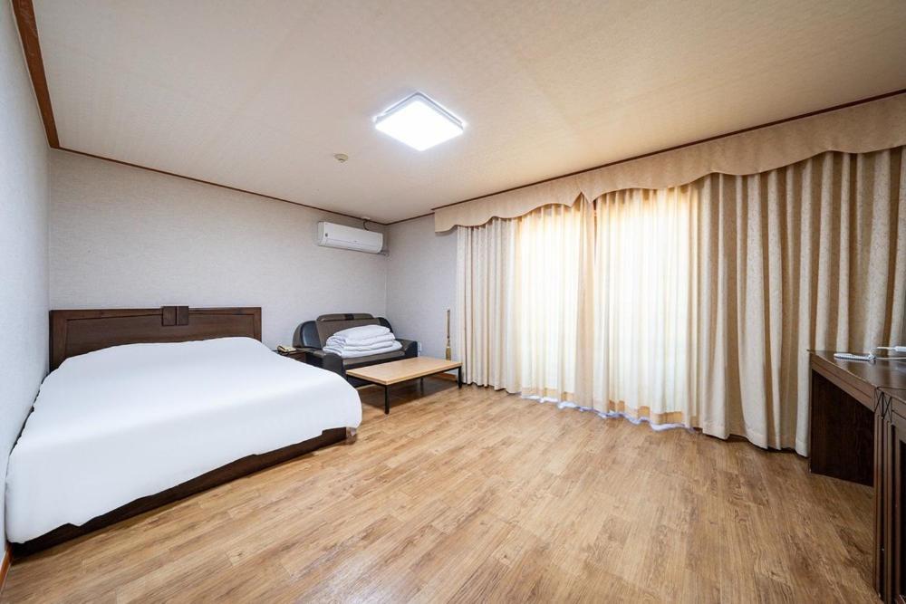 Oceanview Resortel Boryeong Exterior photo